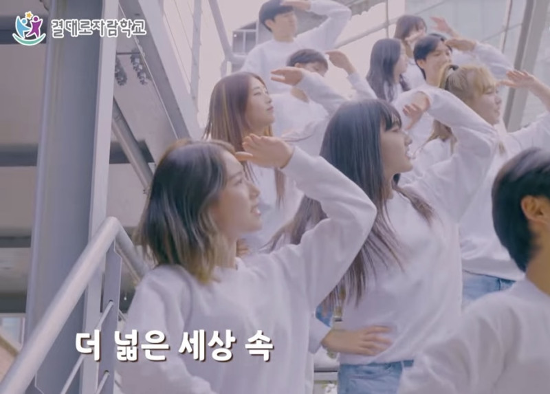 https://www.pearlhousemusic.kr/data/file/portfolio/thumb-ef90ab2b1e933dffa1a798ac4904a4ba_ZyonXjYC_52d6f883ed526af699d2f6d617f477837a06dfb3_800x.jpg