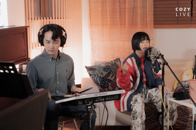 https://www.pearlhousemusic.kr/data/file/portfolio/thumb-ef90ab2b1e933dffa1a798ac4904a4ba_ulAotXnH_932cc3ac185766d5193fe79940cdf132132dca3c_800x.jpg